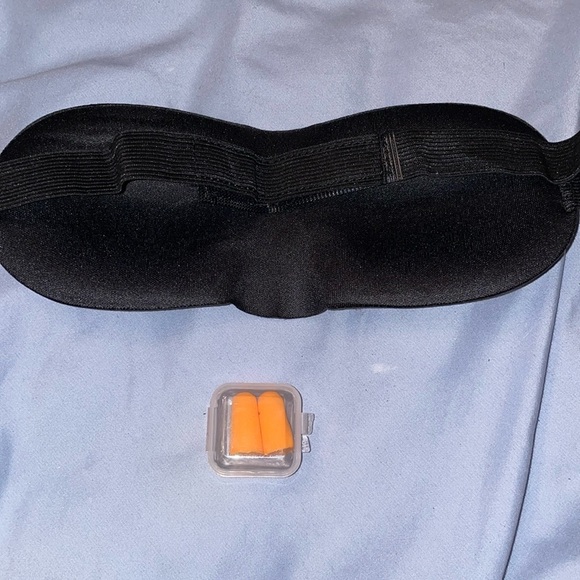 Plain black eye mask with ear plugs BRAND NEW travel vacation trip kit health - Picture 1 of 2